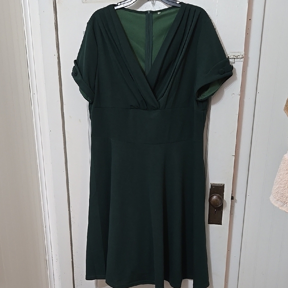 Elegant Green Women's Dress 2X CLASSY - Picture 1 of 7
